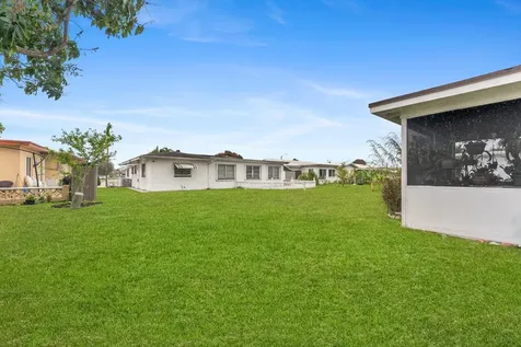 5713 NW 84th Terrace Tamarac FL 33321