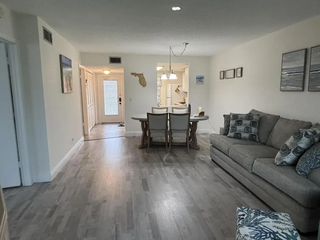 33 Abbey Lane Delray Beach FL 33446
