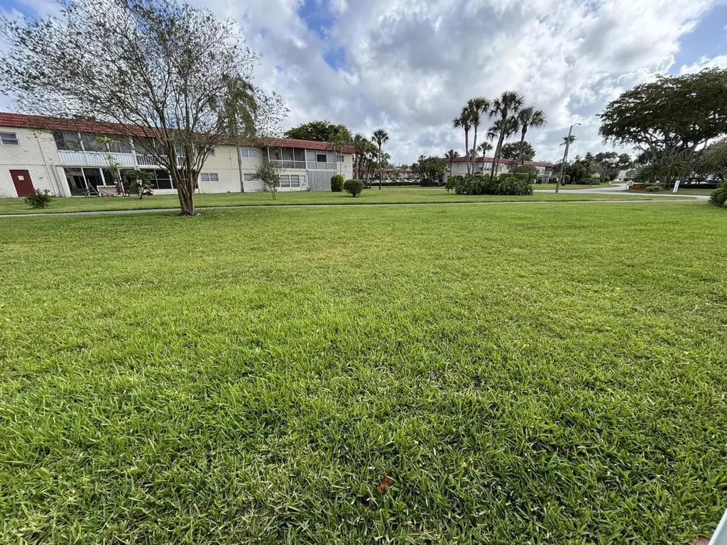 33 Abbey Lane Delray Beach FL 33446