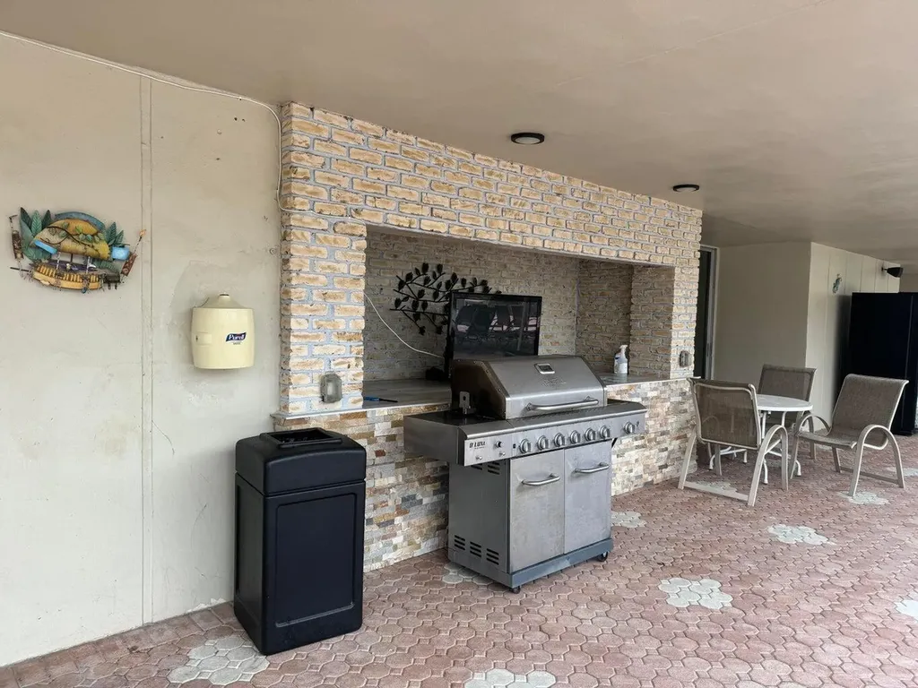 33 Abbey Lane Delray Beach FL 33446