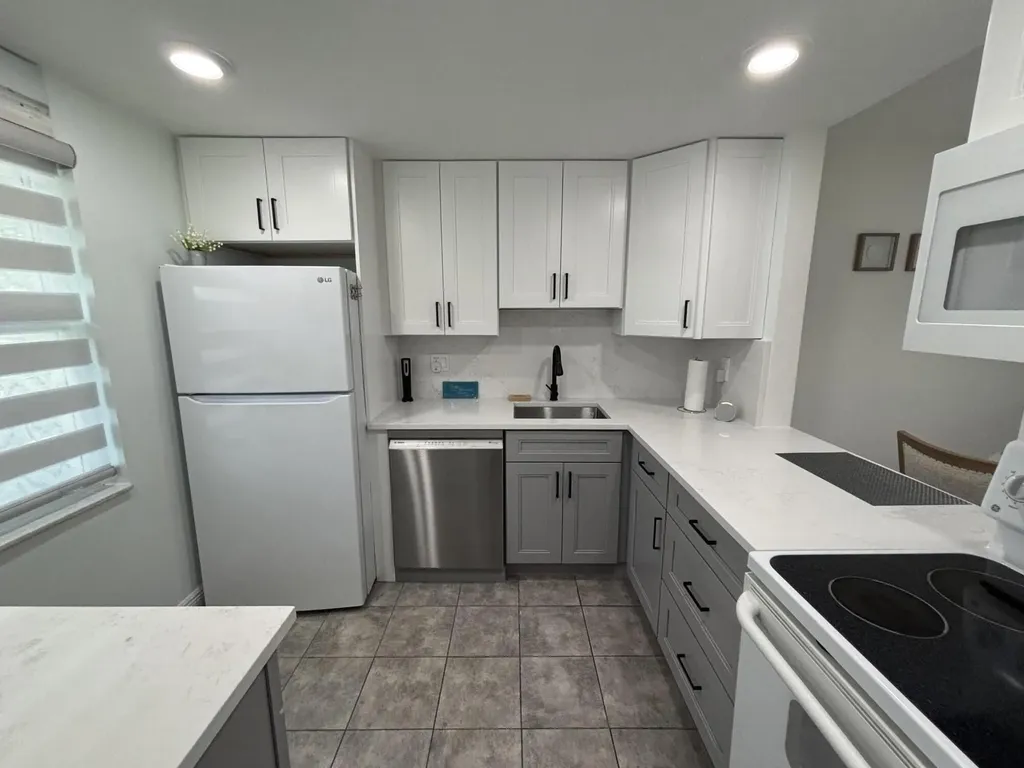 33 Abbey Lane Delray Beach FL 33446