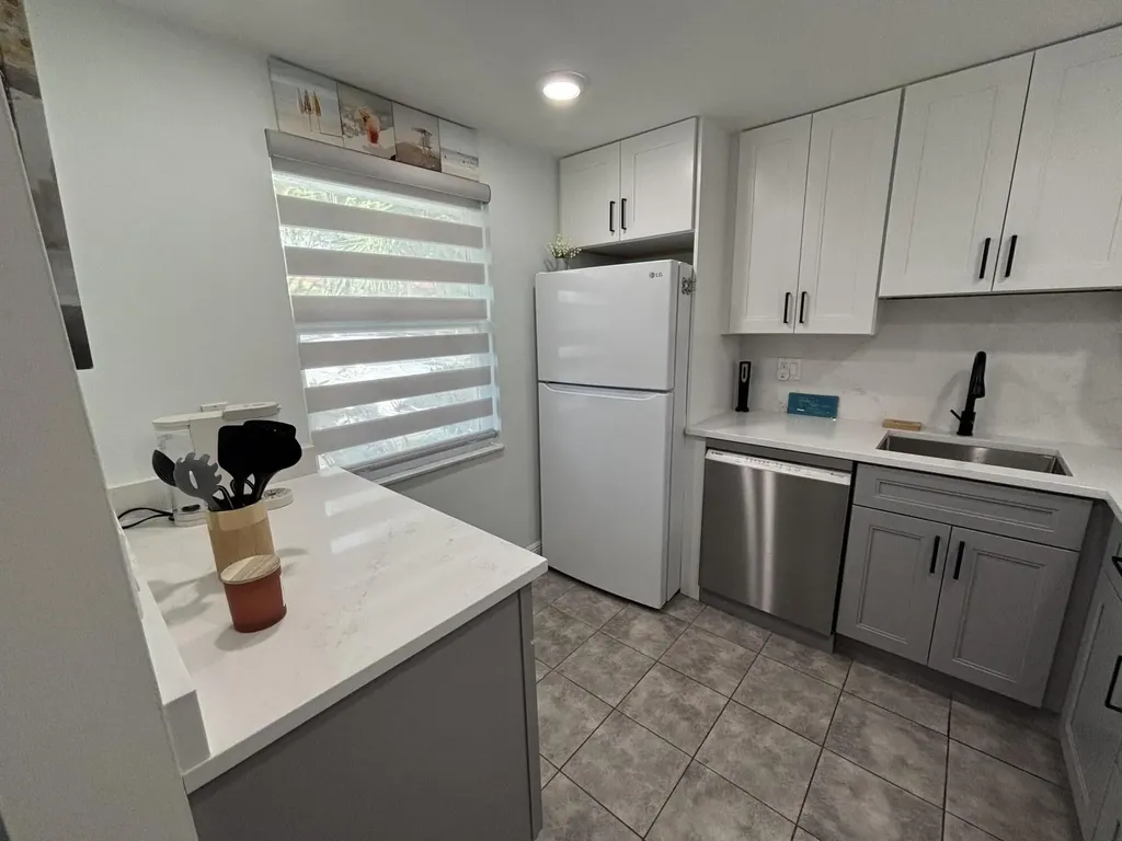 33 Abbey Lane Delray Beach FL 33446