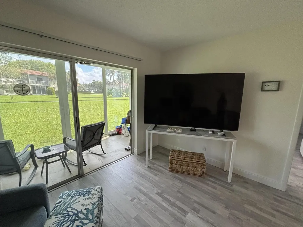33 Abbey Lane Delray Beach FL 33446