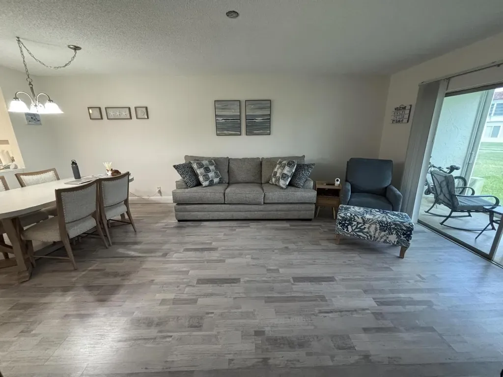 33 Abbey Lane Delray Beach FL 33446