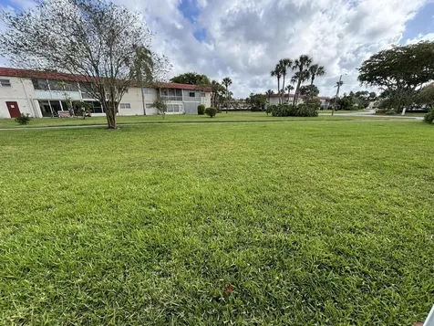 33 Abbey Lane Delray Beach FL 33446
