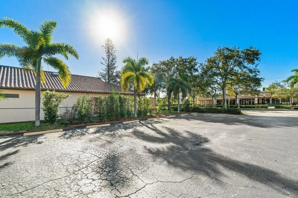 705 Park Avenue Lake Park FL 33403