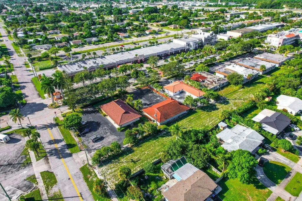 705 Park Avenue Lake Park FL 33403