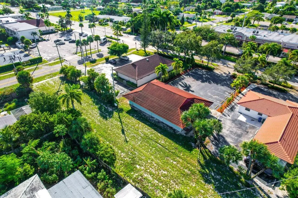 705 Park Avenue Lake Park FL 33403