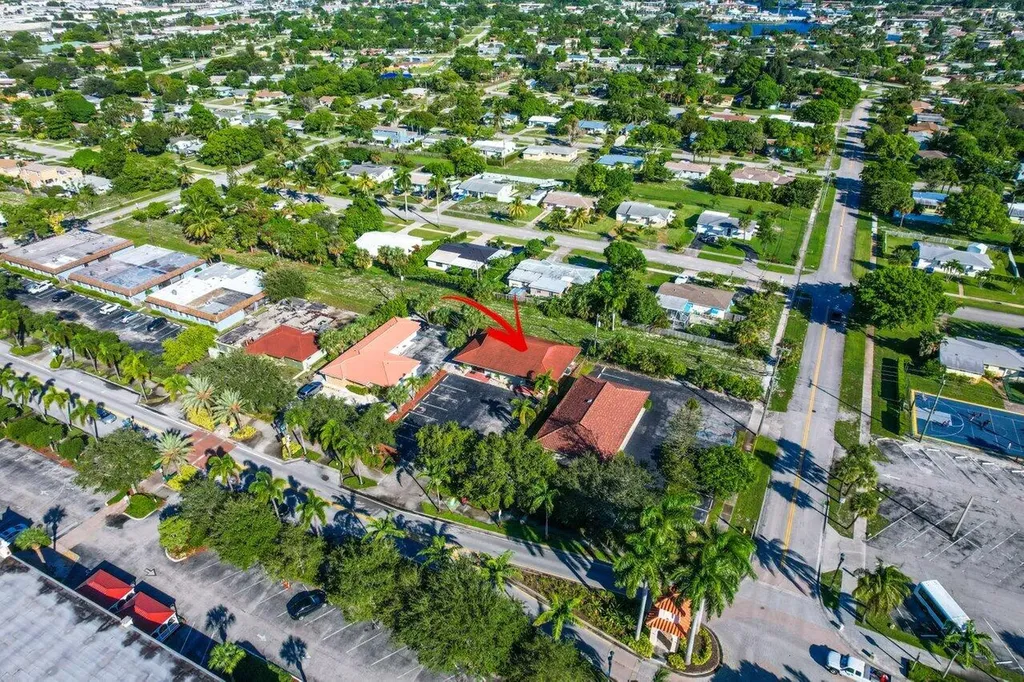 705 Park Avenue Lake Park FL 33403