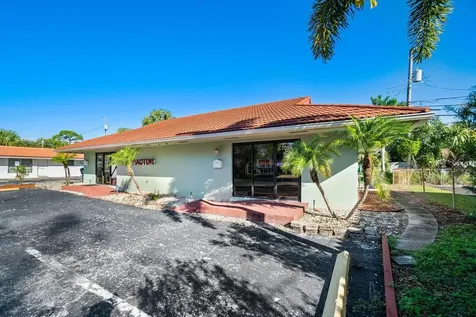 705 Park Avenue Lake Park FL 33403
