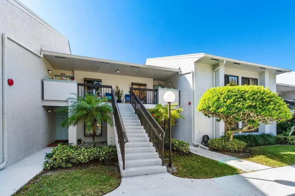 5120 Golfview Court Delray Beach FL 33484