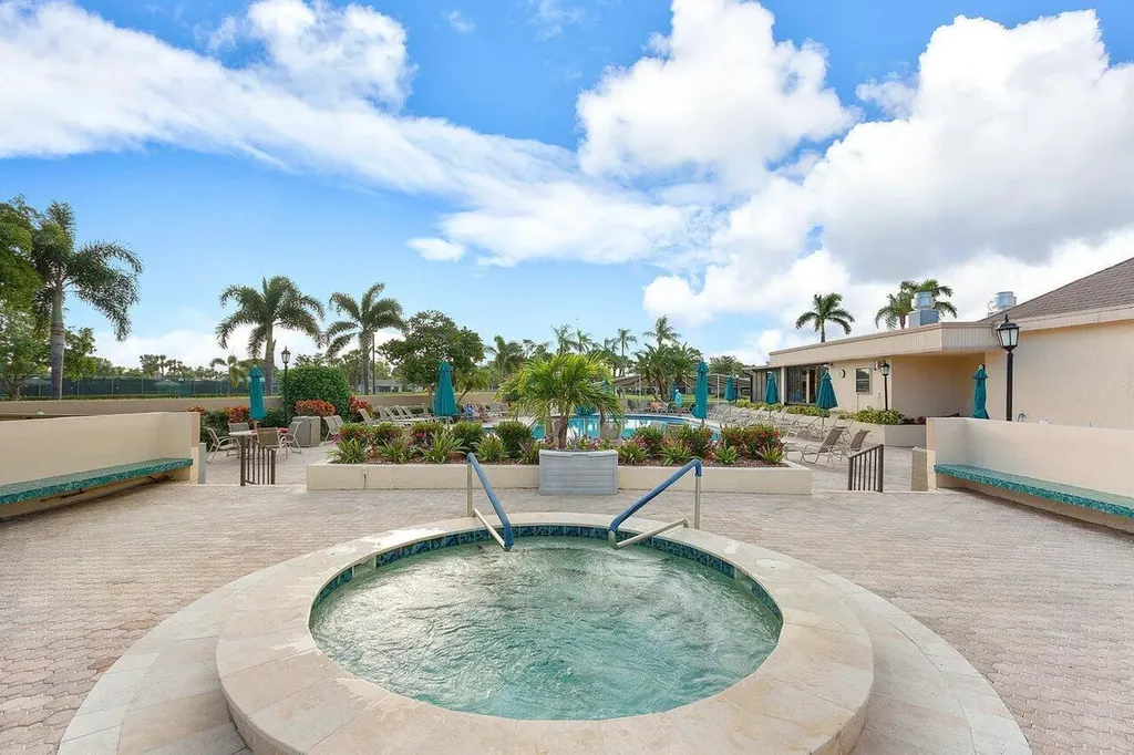 5120 Golfview Court Delray Beach FL 33484