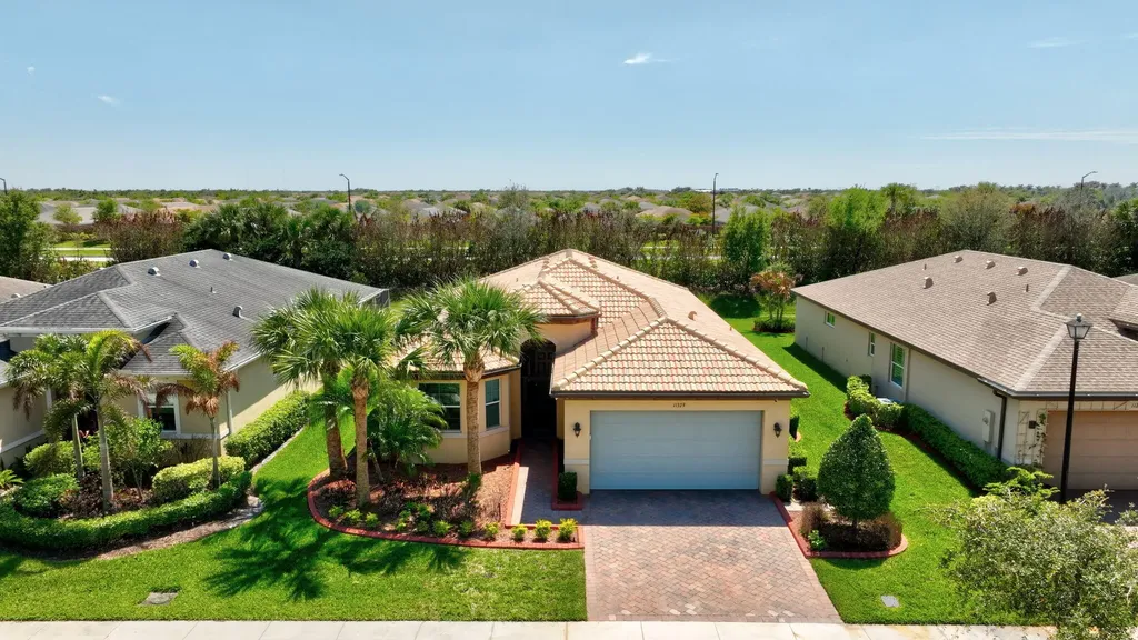 11379 SW Lake Park Drive Port St Lucie FL 34987