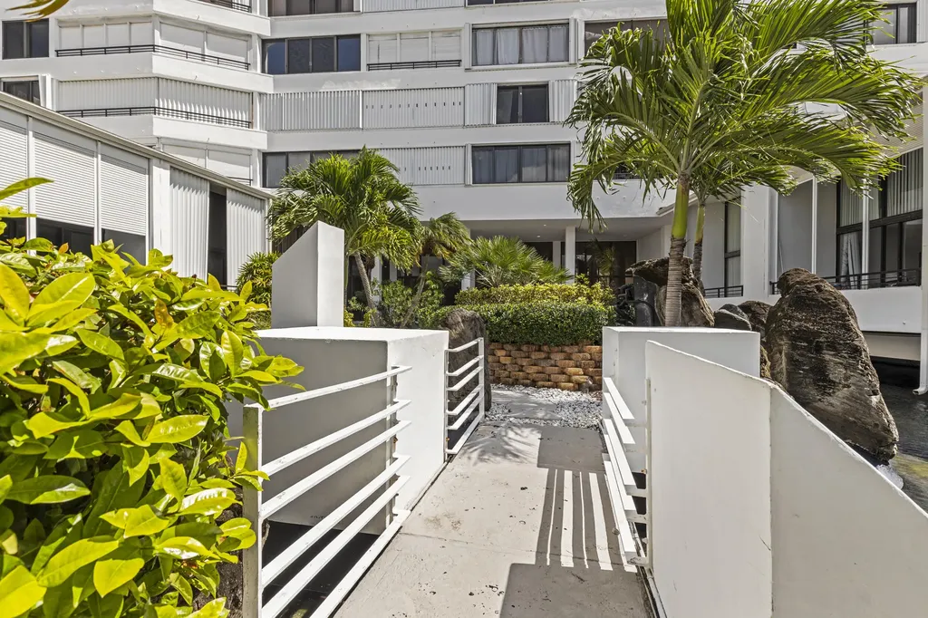 3589 S Ocean Boulevard South Palm Beach FL 33480