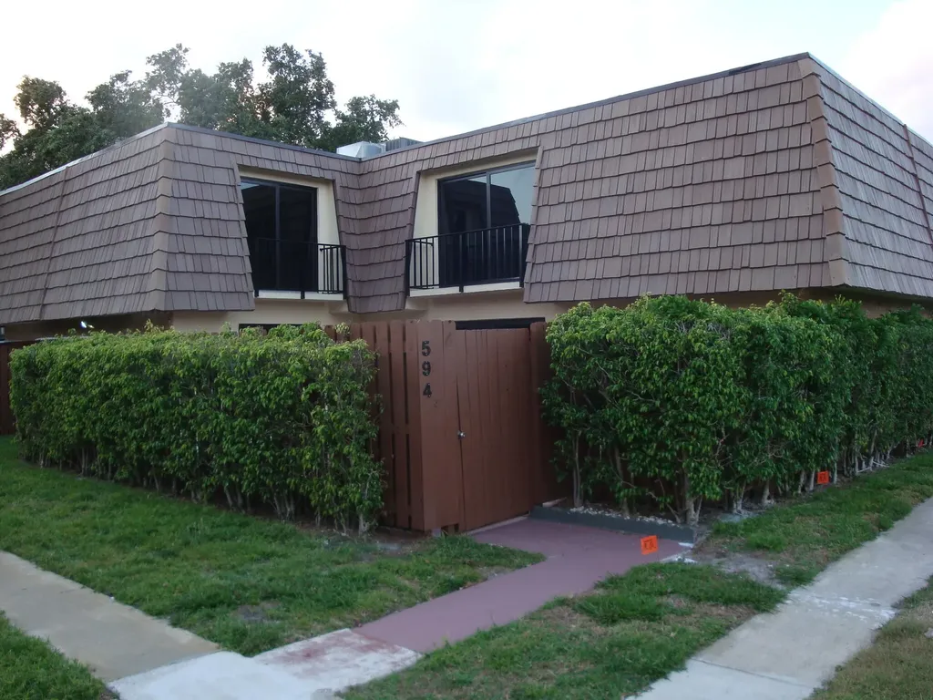 594 Springdale Circle Palm Springs FL 33461