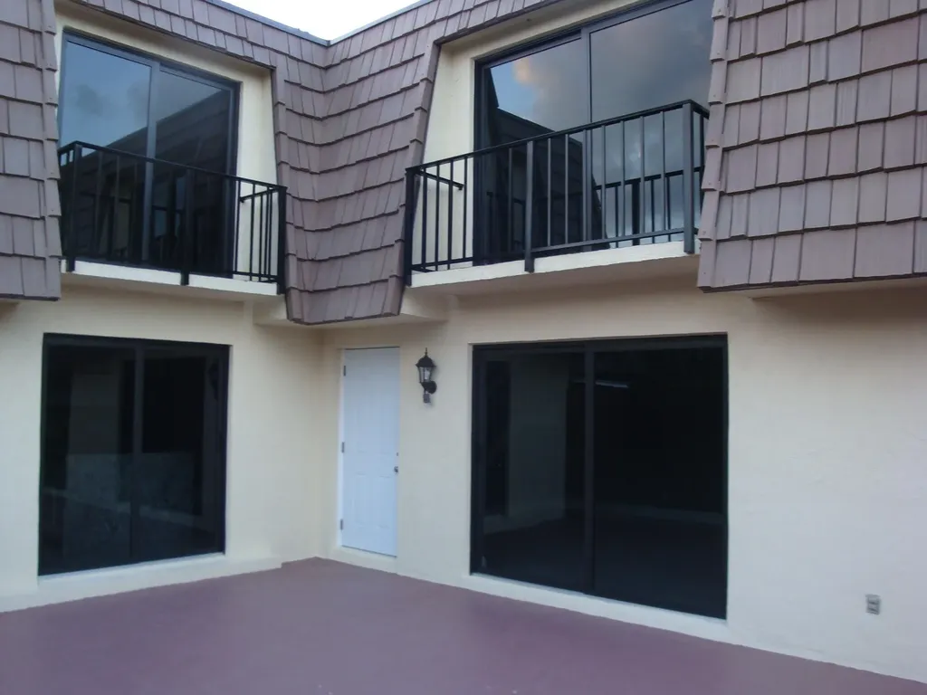 594 Springdale Circle Palm Springs FL 33461