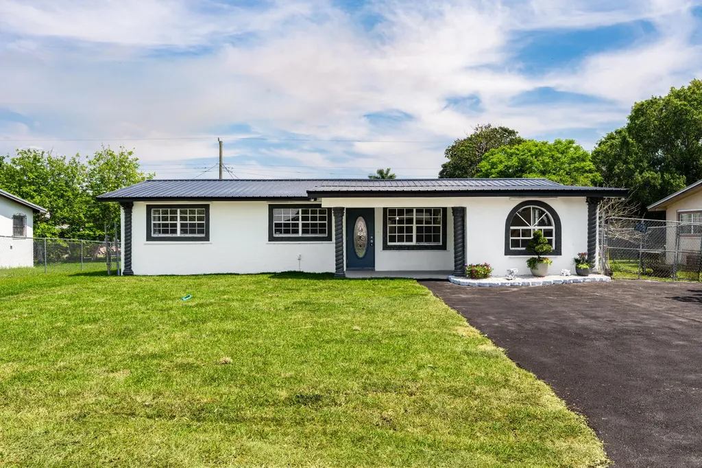 933 SE 2nd Street Belle Glade FL 33430