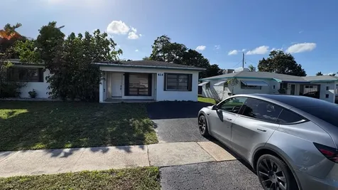 614 N 32nd Court Hollywood FL 33021