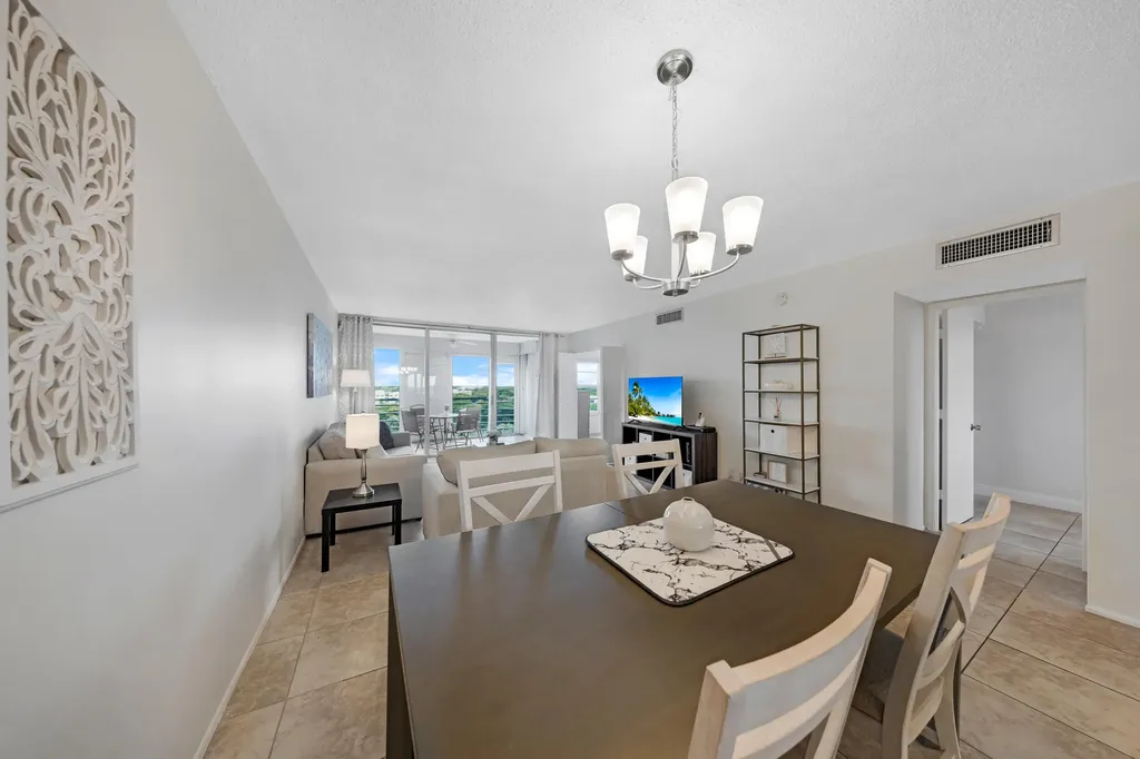 575 Oaks Lane Pompano Beach FL 33069