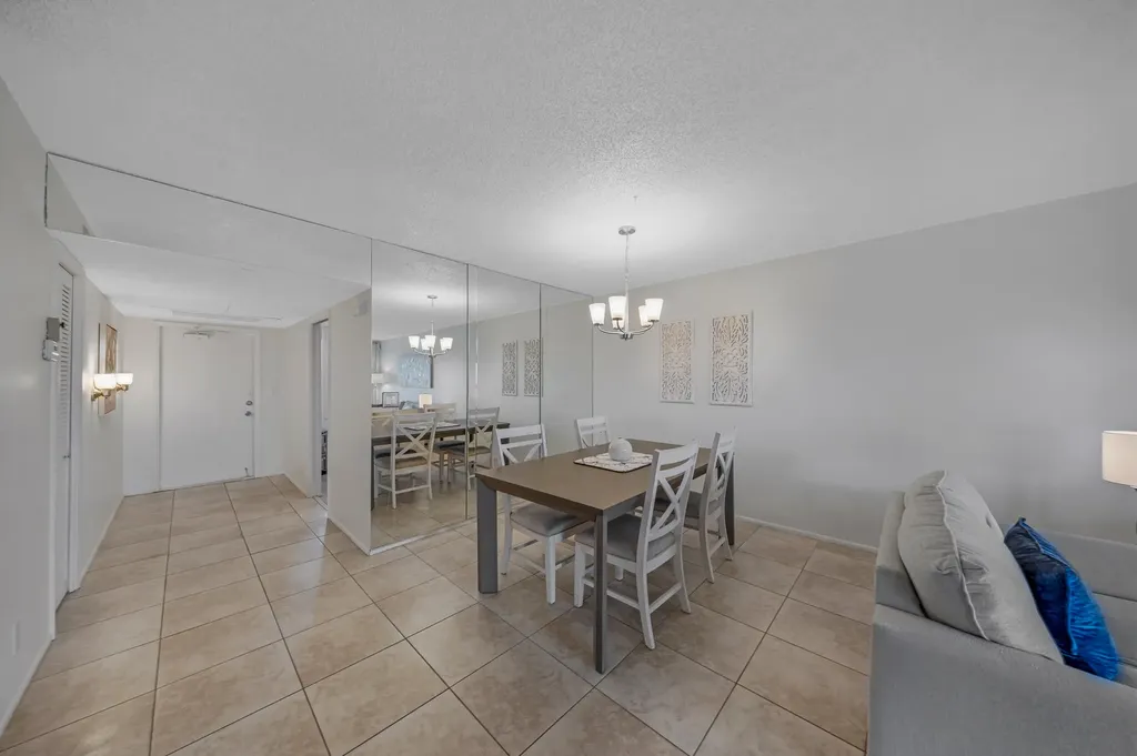 575 Oaks Lane Pompano Beach FL 33069