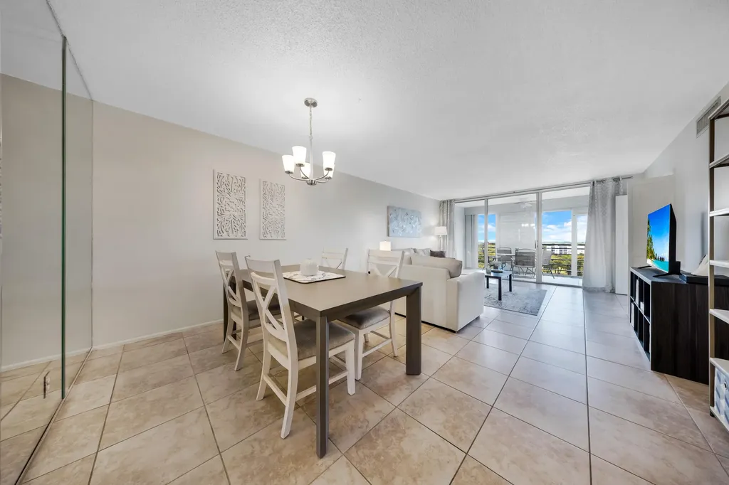 575 Oaks Lane Pompano Beach FL 33069