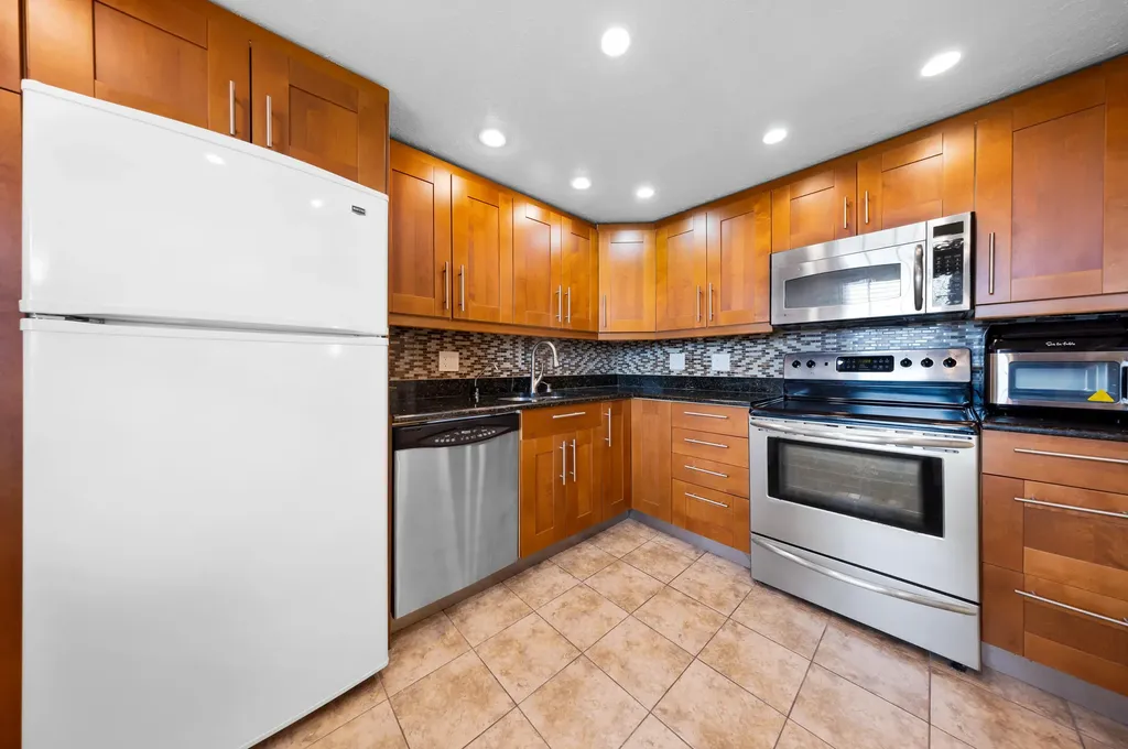 575 Oaks Lane Pompano Beach FL 33069