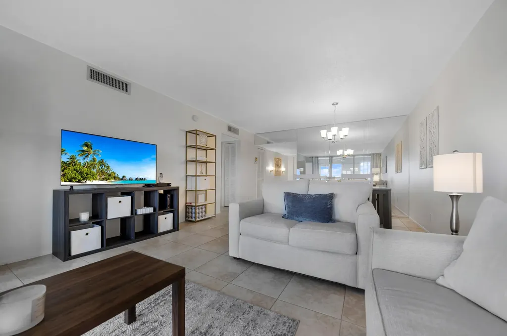 575 Oaks Lane Pompano Beach FL 33069