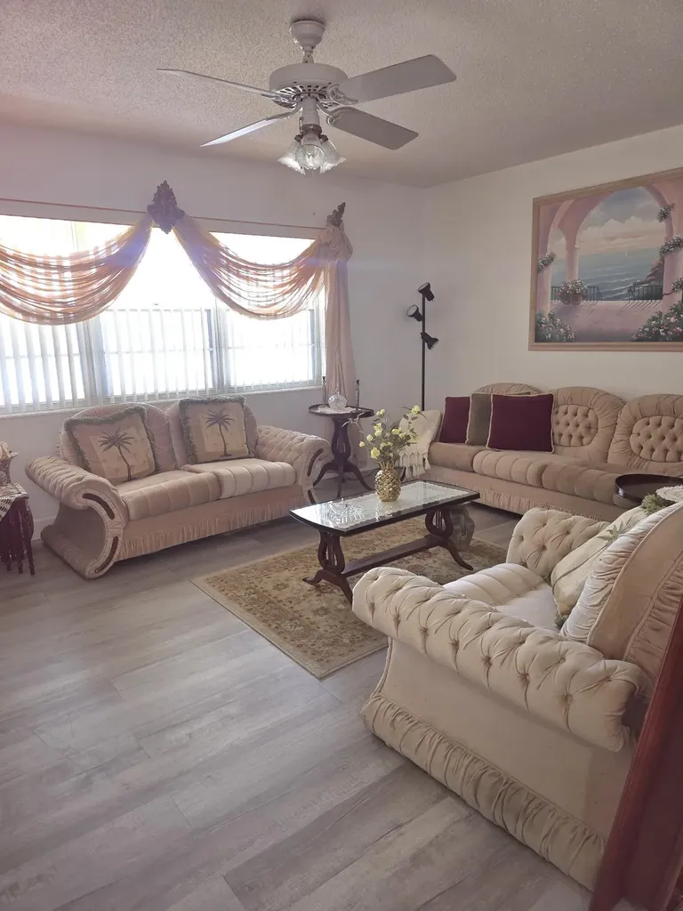45 Easthampton B West Palm Beach FL 33417
