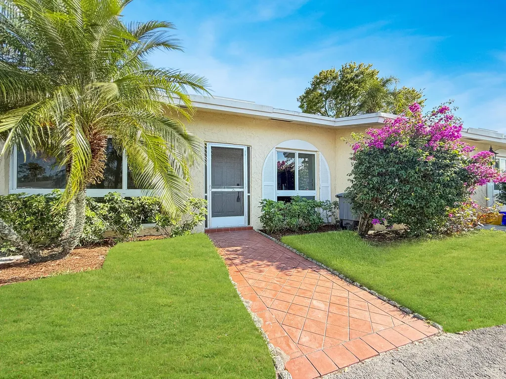 13735 Flora Place Delray Beach FL 33484