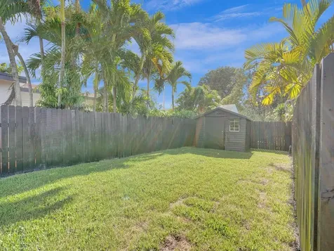 3661 NE 8th Avenue Oakland Park FL 33334