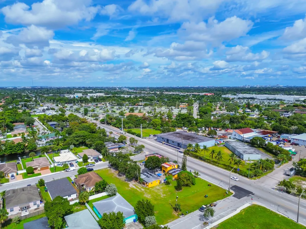 2725 NW 7th Street Fort Lauderdale FL 33311