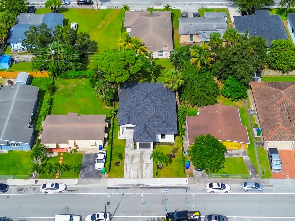 2725 NW 7th Street Fort Lauderdale FL 33311
