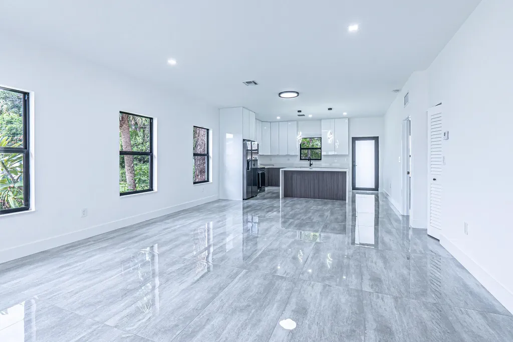 2725 NW 7th Street Fort Lauderdale FL 33311