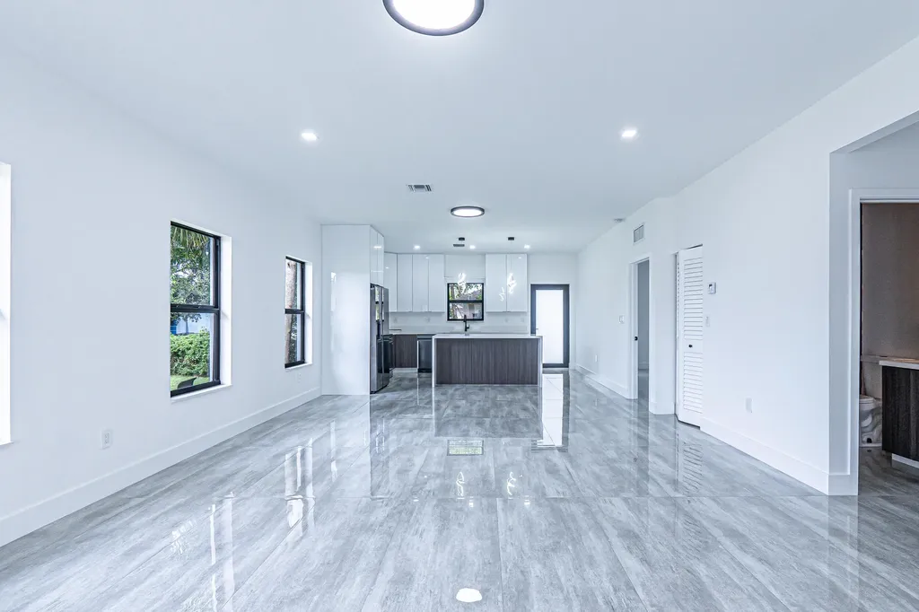 2725 NW 7th Street Fort Lauderdale FL 33311