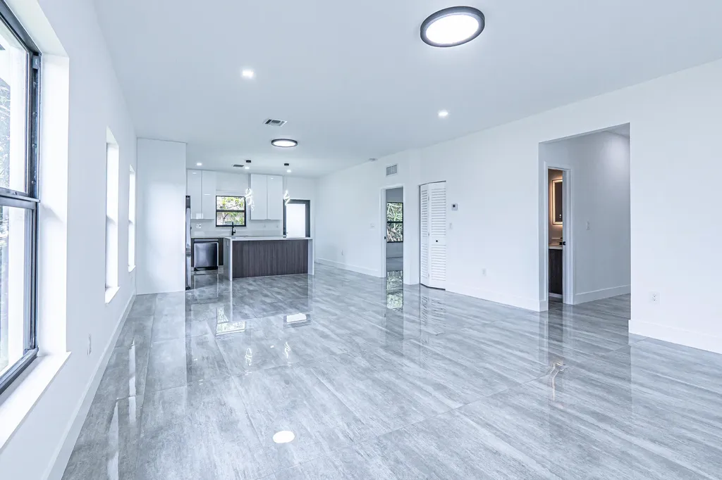 2725 NW 7th Street Fort Lauderdale FL 33311
