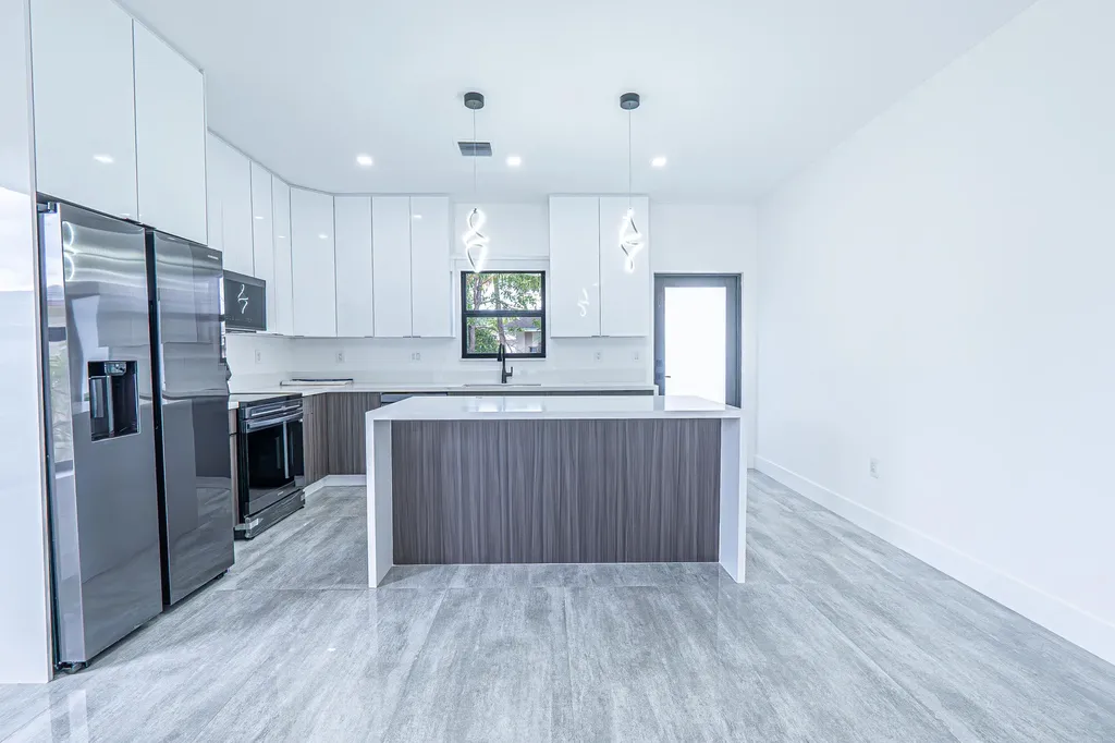 2725 NW 7th Street Fort Lauderdale FL 33311