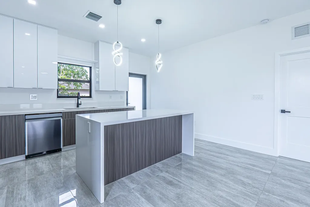 2725 NW 7th Street Fort Lauderdale FL 33311