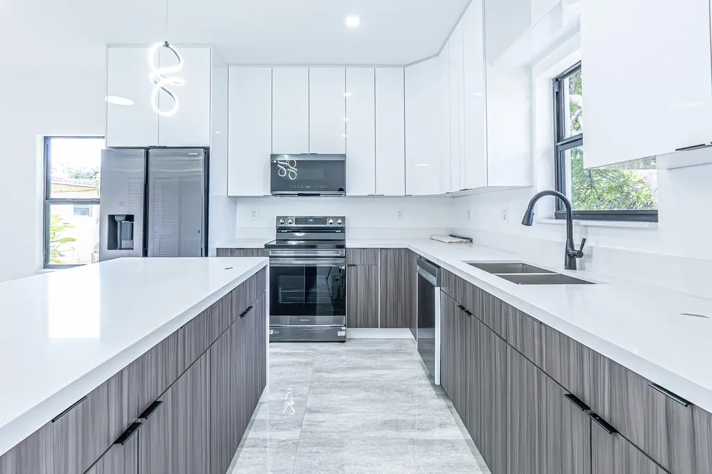 2725 NW 7th Street Fort Lauderdale FL 33311
