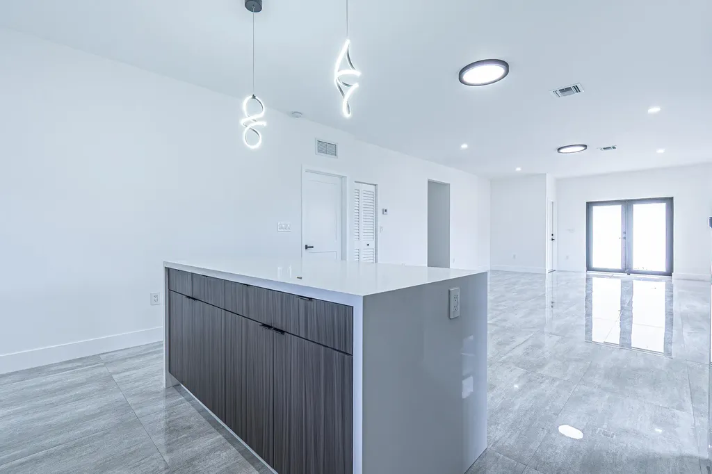 2725 NW 7th Street Fort Lauderdale FL 33311