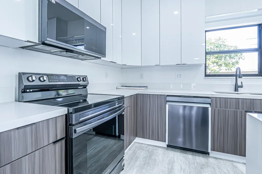 2725 NW 7th Street Fort Lauderdale FL 33311