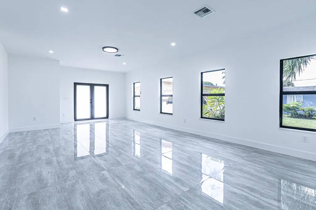 2725 NW 7th Street Fort Lauderdale FL 33311