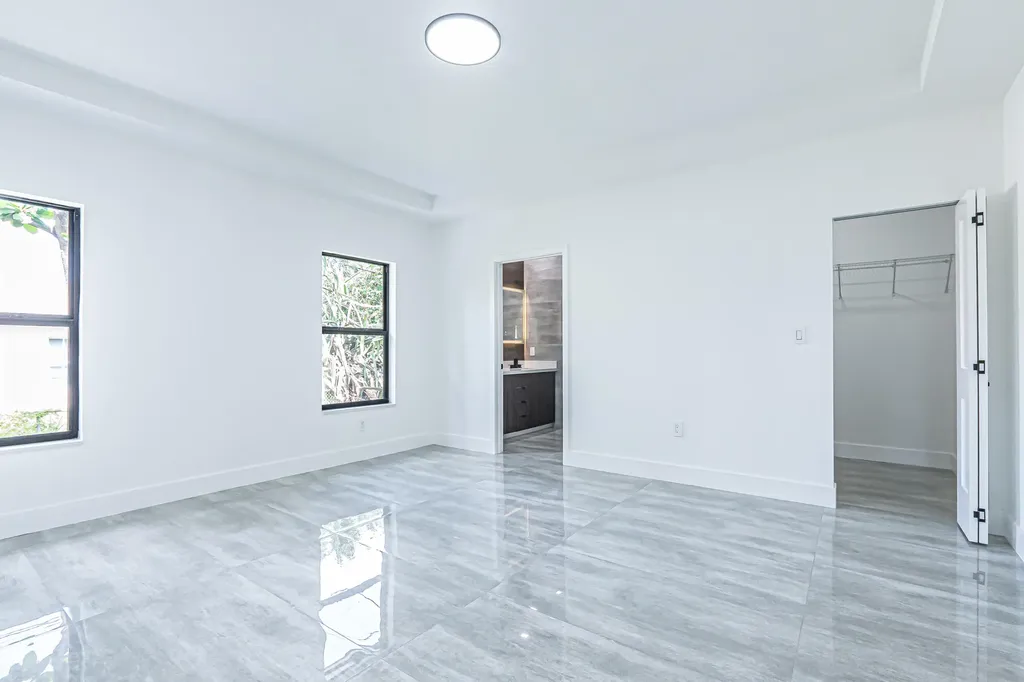 2725 NW 7th Street Fort Lauderdale FL 33311