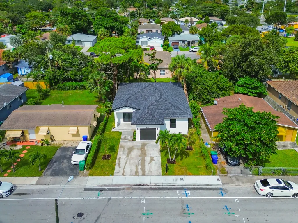 2725 NW 7th Street Fort Lauderdale FL 33311