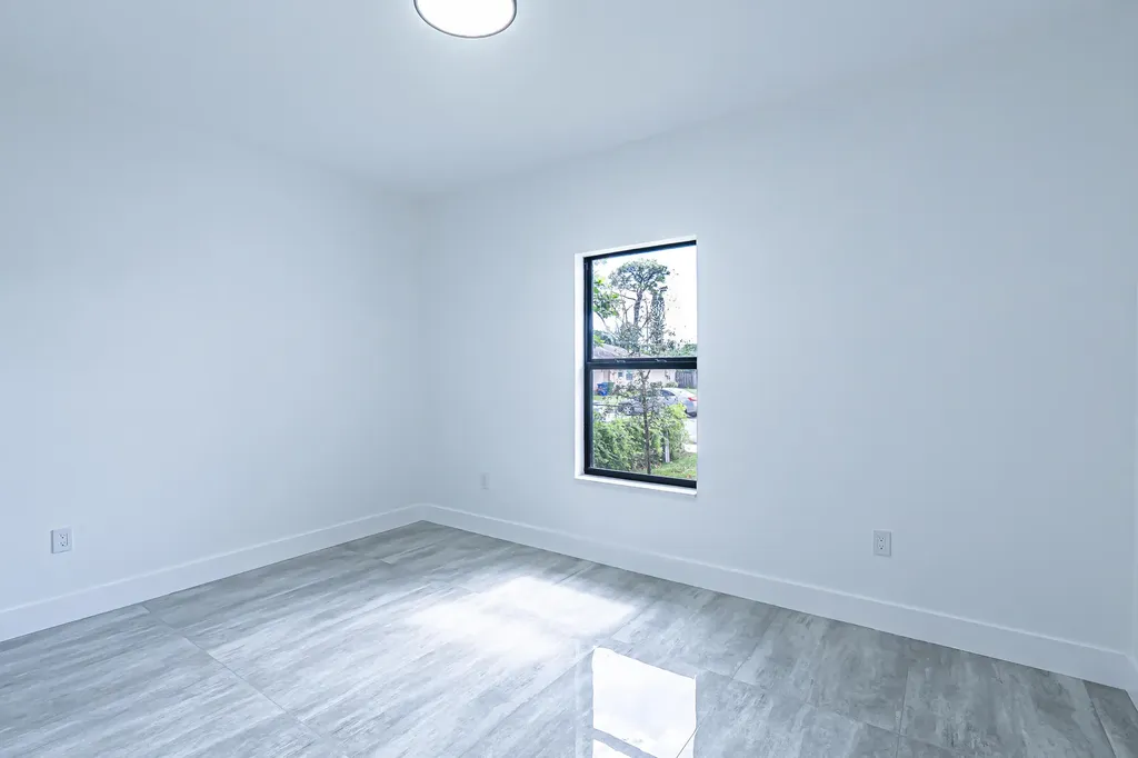 2725 NW 7th Street Fort Lauderdale FL 33311