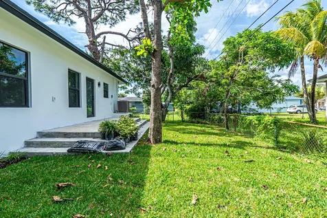 2725 NW 7th Street Fort Lauderdale FL 33311
