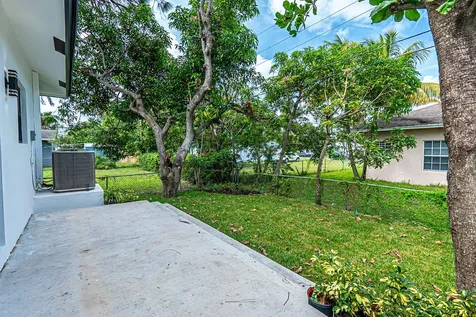 2725 NW 7th Street Fort Lauderdale FL 33311