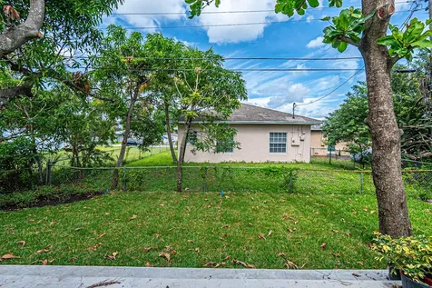 2725 NW 7th Street Fort Lauderdale FL 33311