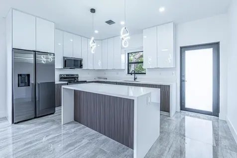 2725 NW 7th Street Fort Lauderdale FL 33311