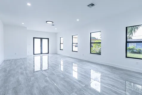 2725 NW 7th Street Fort Lauderdale FL 33311