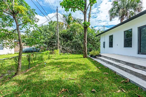2725 NW 7th Street Fort Lauderdale FL 33311